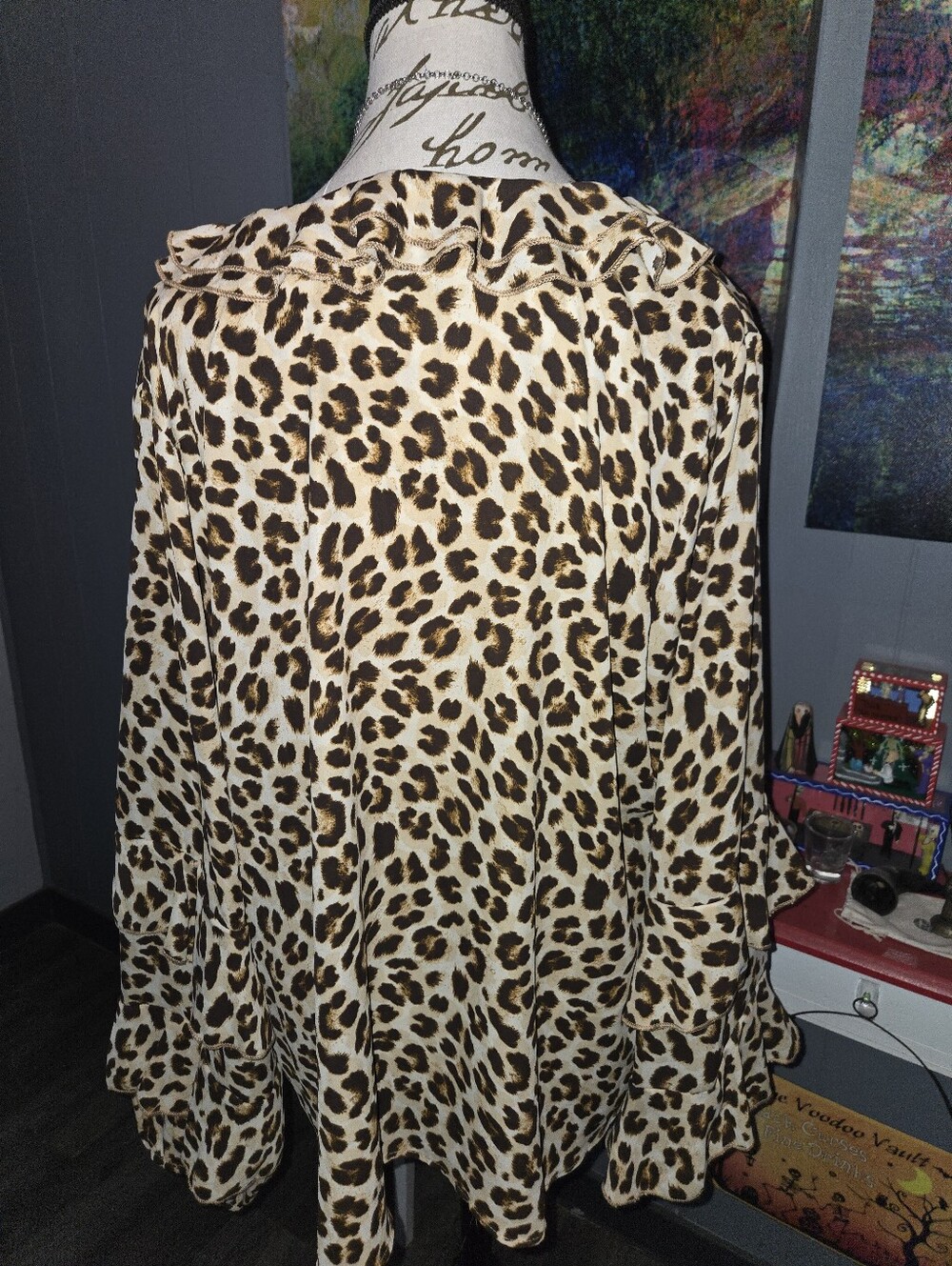 Torrid Sexy Tie Front Blouse. Leopard Print. Long Sleeve. Size 0. Worn Twice! - Picture 8 of 12